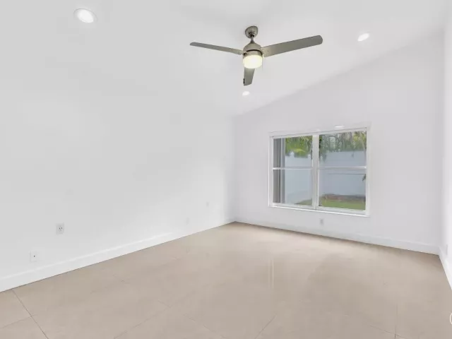 3-bedroom home for rent in Hollywood - 3307 SW 49TH - MondialRealty