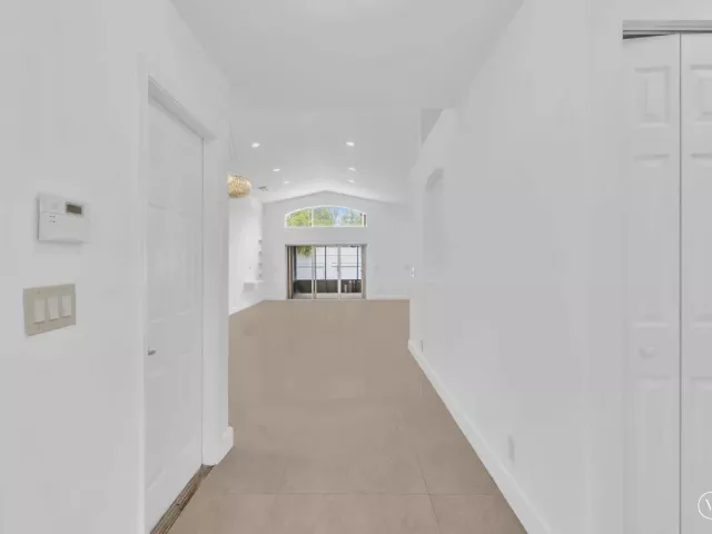 3-bedroom home for rent in Hollywood - 3307 SW 49TH - MondialRealty