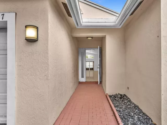 3-bedroom home for rent in Hollywood - 3307 SW 49TH - MondialRealty