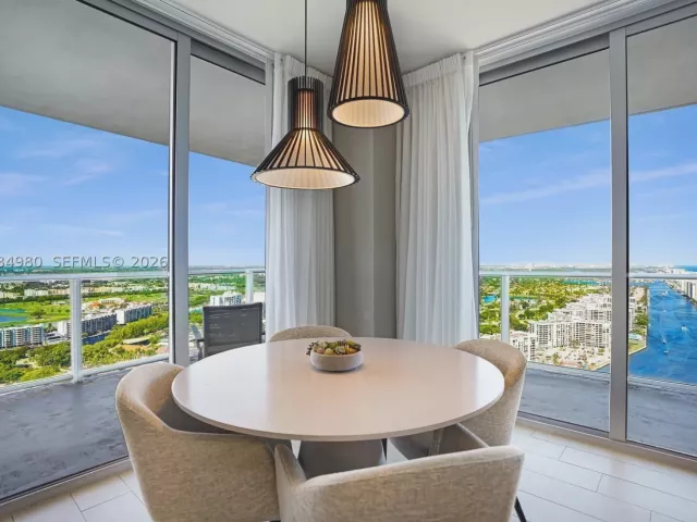 2-bedroom condo for sale in Hollywood - 4010 S Ocean Dr R3302 - MondialRealty
