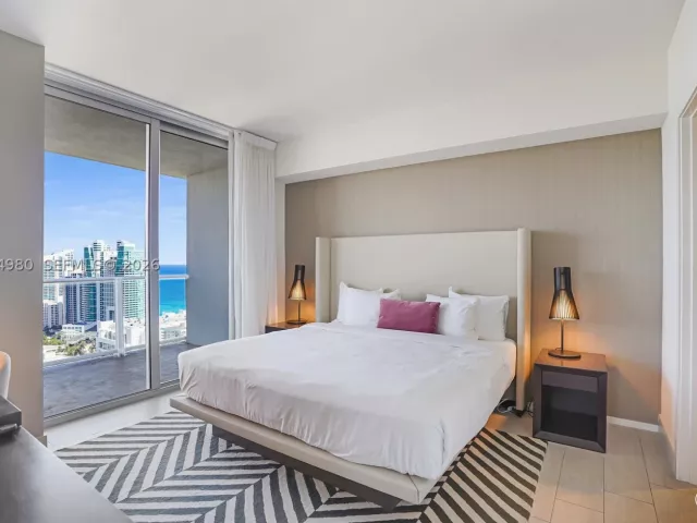 2-bedroom condo for sale in Hollywood - 4010 S Ocean Dr R3302 - MondialRealty