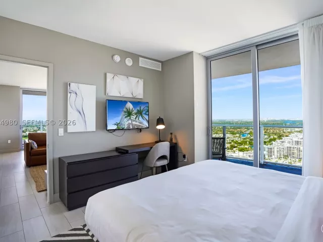 2-bedroom condo for sale in Hollywood - 4010 S Ocean Dr R3302 - MondialRealty