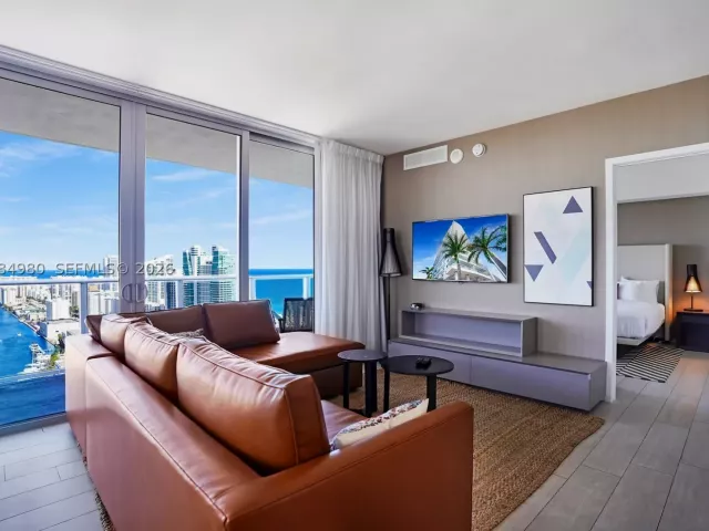 2-bedroom condo for sale in Hollywood - 4010 S Ocean Dr R3302 - MondialRealty