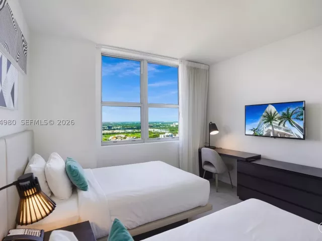 2-bedroom condo for sale in Hollywood - 4010 S Ocean Dr R3302 - MondialRealty