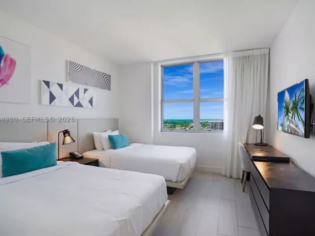 2-bedroom condo for sale in Hollywood - 4010 S Ocean Dr R3302 - MondialRealty