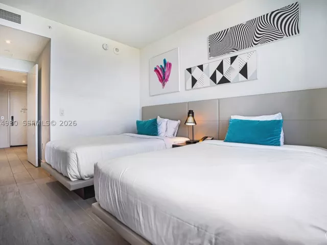 2-bedroom condo for sale in Hollywood - 4010 S Ocean Dr R3302 - MondialRealty