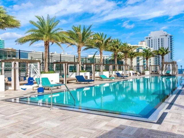 2-bedroom condo for sale in Hollywood - 4010 S Ocean Dr R3302 - MondialRealty
