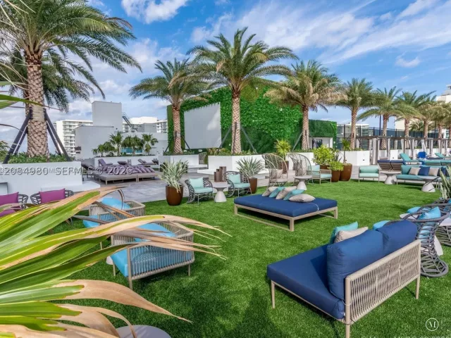 2-bedroom condo for sale in Hollywood - 4010 S Ocean Dr R3302 - MondialRealty