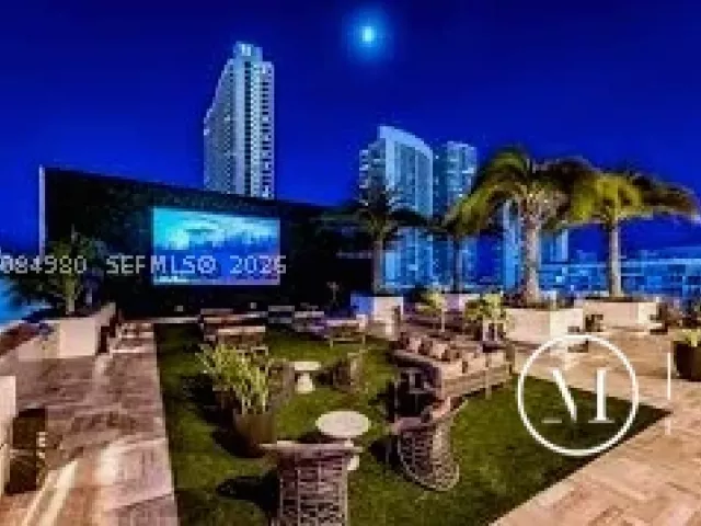 2-bedroom condo for sale in Hollywood - 4010 S Ocean Dr R3302 - MondialRealty