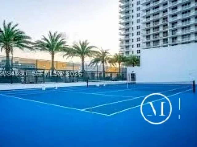 2-bedroom condo for sale in Hollywood - 4010 S Ocean Dr R3302 - MondialRealty