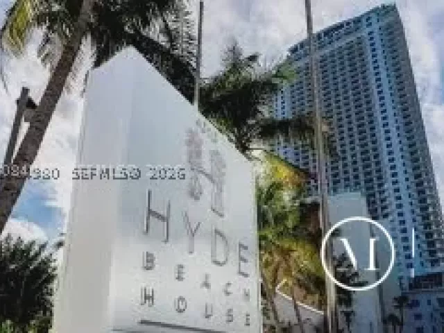 2-bedroom condo for sale in Hollywood - 4010 S Ocean Dr R3302 - MondialRealty