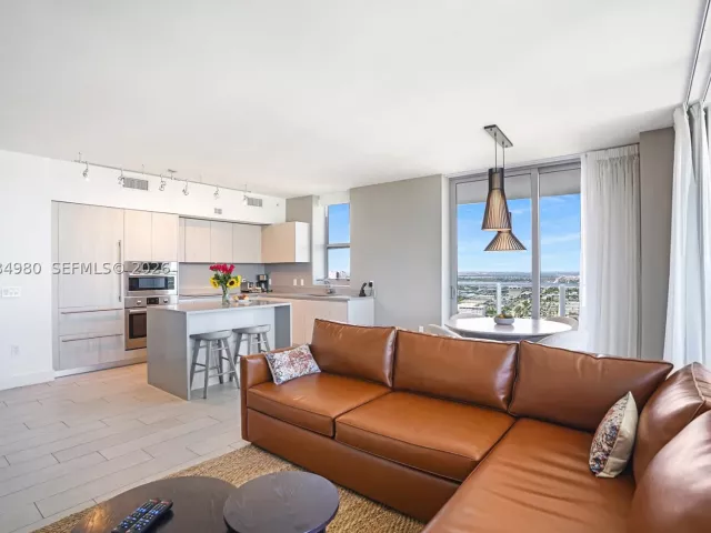 2-bedroom condo for sale in Hollywood - 4010 S Ocean Dr R3302 - MondialRealty
