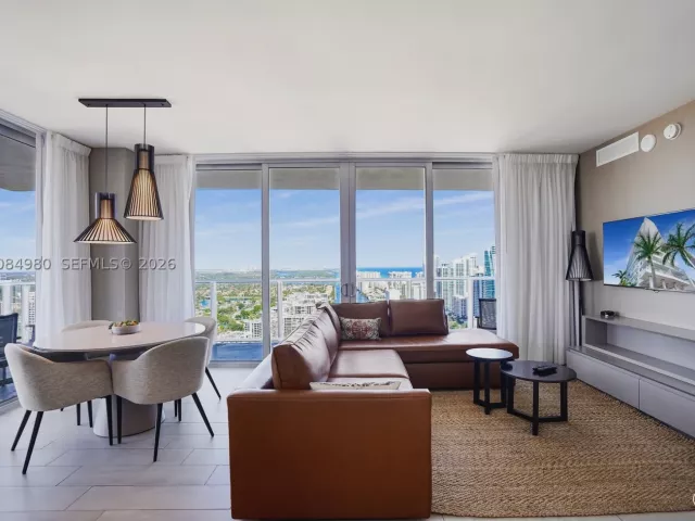 2-bedroom condo for sale in Hollywood - 4010 S Ocean Dr R3302 - MondialRealty