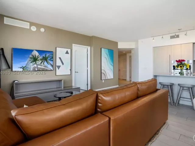 2-bedroom condo for sale in Hollywood - 4010 S Ocean Dr R3302 - MondialRealty