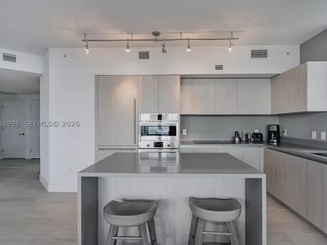 2-bedroom condo for sale in Hollywood - 4010 S Ocean Dr R1609 - MondialRealty
