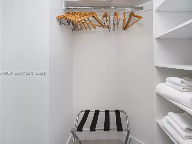2-bedroom condo for sale in Hollywood - 4010 S Ocean Dr R1609 - MondialRealty
