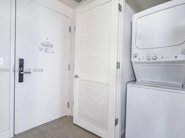 2-bedroom condo for sale in Hollywood - 4010 S Ocean Dr R1609 - MondialRealty