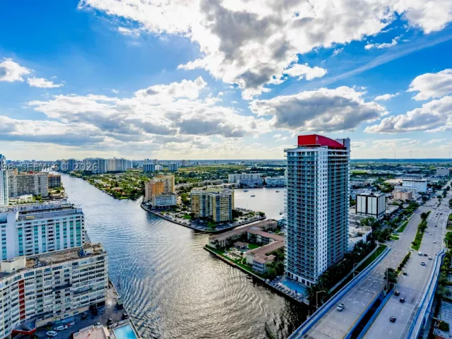 2-bedroom condo for sale in Hollywood - 4010 S Ocean Dr R1609 - MondialRealty
