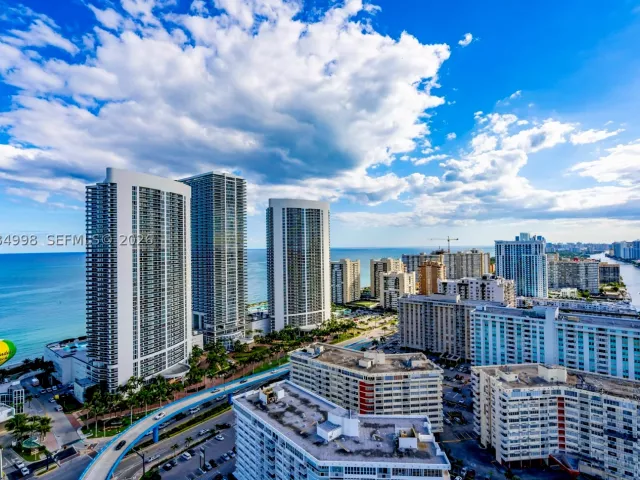 2-bedroom condo for sale in Hollywood - 4010 S Ocean Dr R1609 - MondialRealty