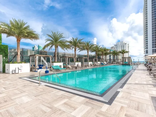 2-bedroom condo for sale in Hollywood - 4010 S Ocean Dr R1609 - MondialRealty