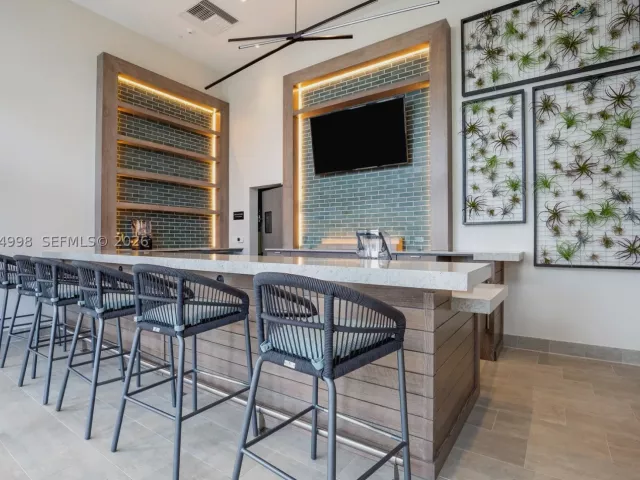 2-bedroom condo for sale in Hollywood - 4010 S Ocean Dr R1609 - MondialRealty