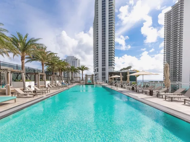 2-bedroom condo for sale in Hollywood - 4010 S Ocean Dr R1609 - MondialRealty