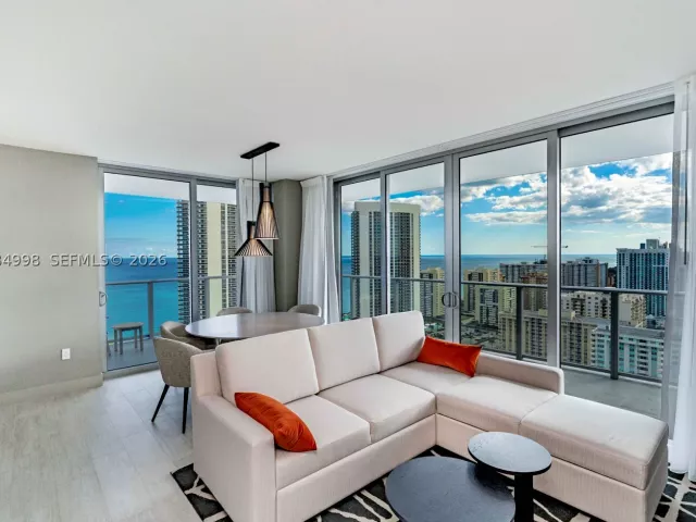2-bedroom condo for sale in Hollywood - 4010 S Ocean Dr R1609 - MondialRealty