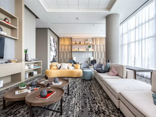 2-bedroom condo for sale in Hollywood - 4010 S Ocean Dr R1609 - MondialRealty