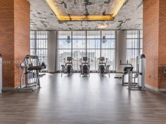 2-bedroom condo for sale in Hollywood - 4010 S Ocean Dr R1609 - MondialRealty