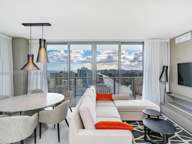 2-bedroom condo for sale in Hollywood - 4010 S Ocean Dr R1609 - MondialRealty