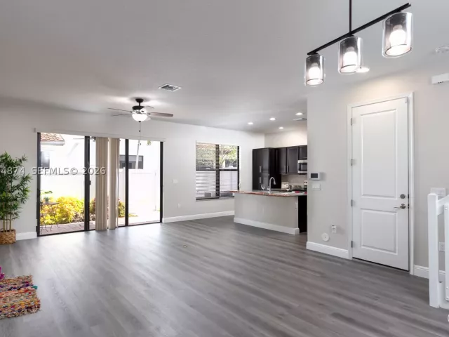 3-bedroom home for rent in Pembroke Pines - 20981 NW 1st Ct 20981 - MondialRealty