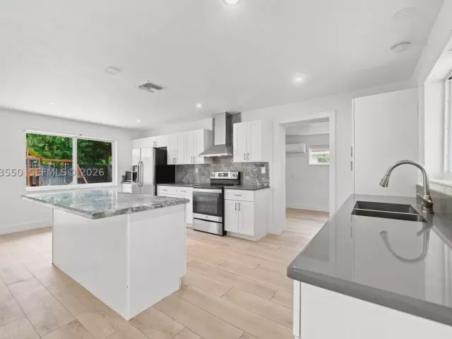 3-bedroom home for rent in Deerfield Beach - 807 SE 9th Ter - MondialRealty