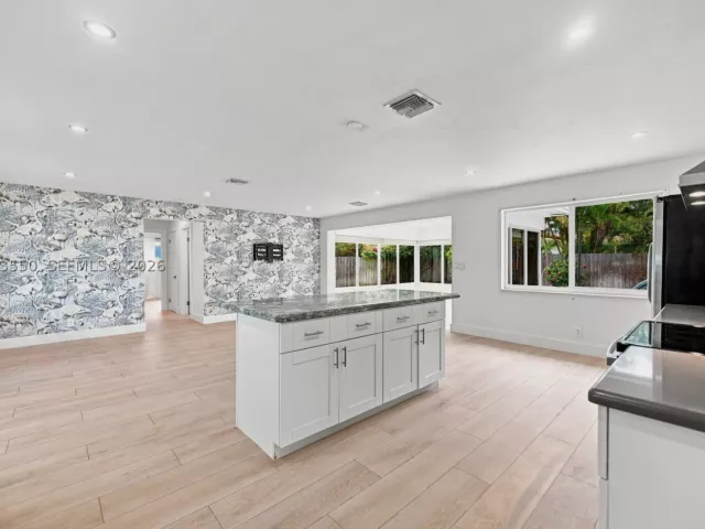3-bedroom home for rent in Deerfield Beach - 807 SE 9th Ter - MondialRealty