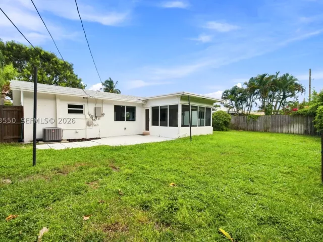 3-bedroom home for rent in Deerfield Beach - 807 SE 9th Ter - MondialRealty