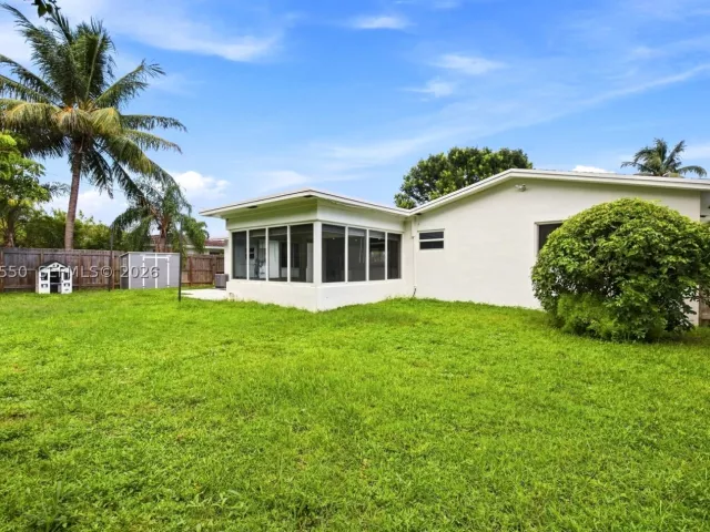 3-bedroom home for rent in Deerfield Beach - 807 SE 9th Ter - MondialRealty