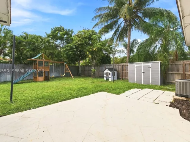 3-bedroom home for rent in Deerfield Beach - 807 SE 9th Ter - MondialRealty