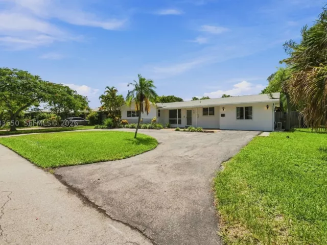 3-bedroom home for rent in Deerfield Beach - 807 SE 9th Ter - MondialRealty