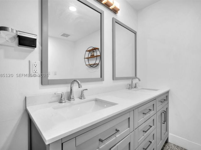 3-bedroom condo for sale in Aventura - 3029 NE 188th St 725 - MondialRealty