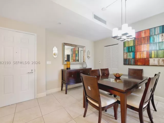 2-bedroom condo for rent in Coral Gables - 55 Merrick Way 717 - MondialRealty