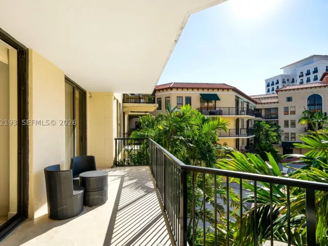 2-bedroom condo for rent in Coral Gables - 55 Merrick Way 717 - MondialRealty