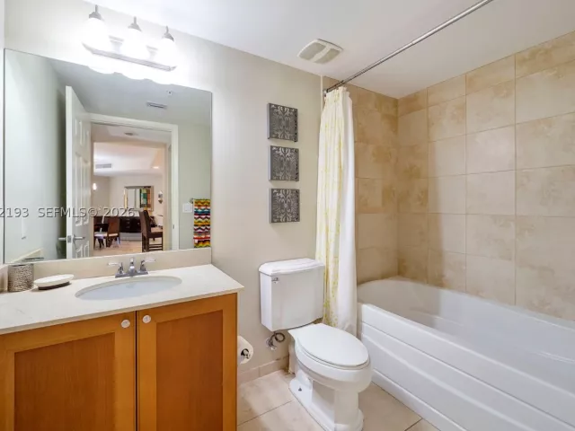 2-bedroom condo for rent in Coral Gables - 55 Merrick Way 717 - MondialRealty