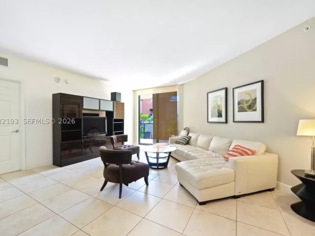 2-bedroom condo for rent in Coral Gables - 55 Merrick Way 717 - MondialRealty