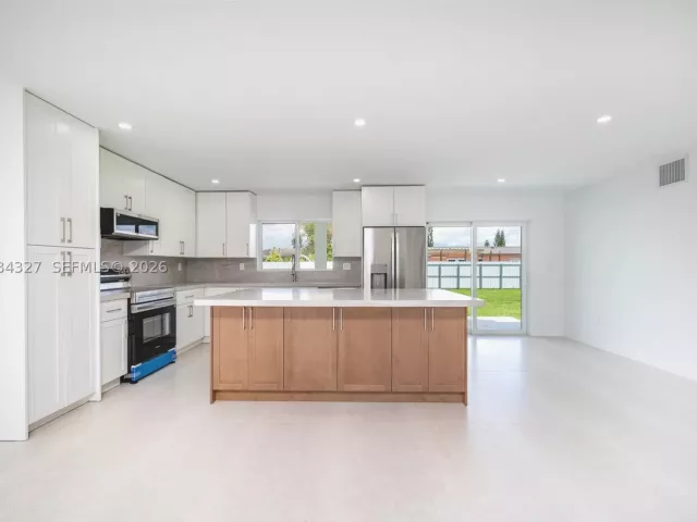 4-bedroom home for sale in Miami - 9361 SW 27th St - MondialRealty
