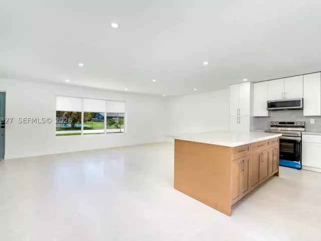 4-bedroom home for sale in Miami - 9361 SW 27th St - MondialRealty