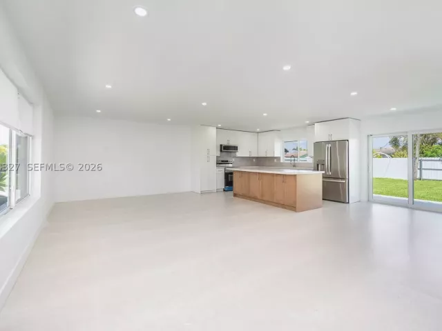 4-bedroom home for sale in Miami - 9361 SW 27th St - MondialRealty