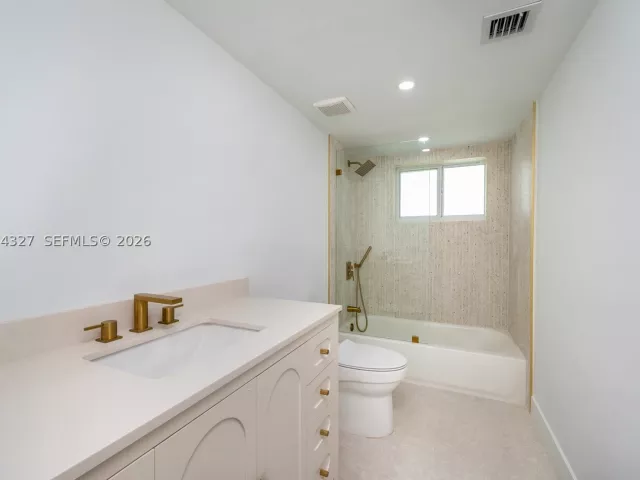 4-bedroom home for sale in Miami - 9361 SW 27th St - MondialRealty