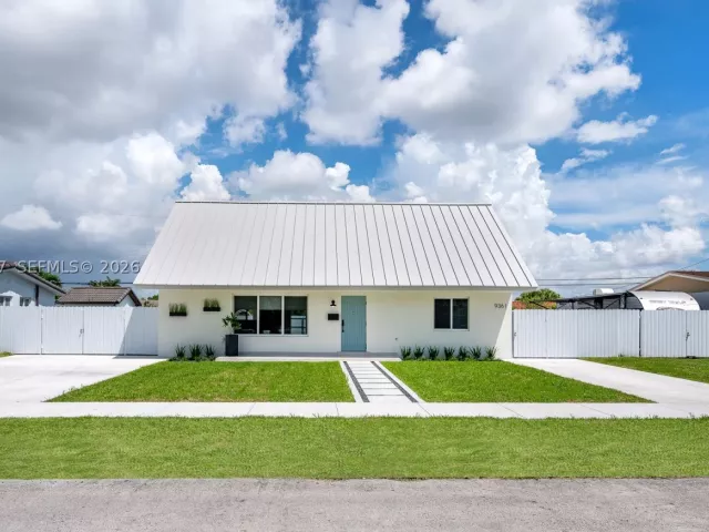4-bedroom home for sale in Miami - 9361 SW 27th St - MondialRealty