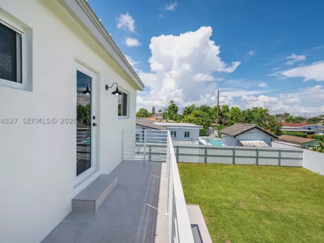4-bedroom home for sale in Miami - 9361 SW 27th St - MondialRealty