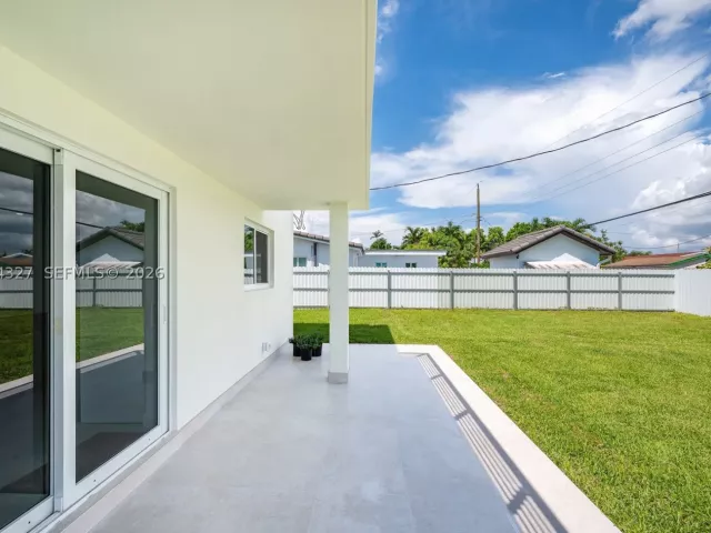 4-bedroom home for sale in Miami - 9361 SW 27th St - MondialRealty