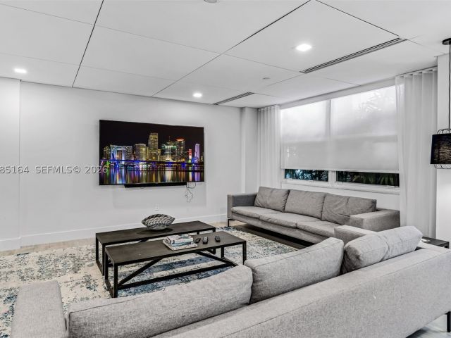 4-bedroom condo for rent in Key Biscayne - 199 Ocean Lane Dr 310 - MondialRealty